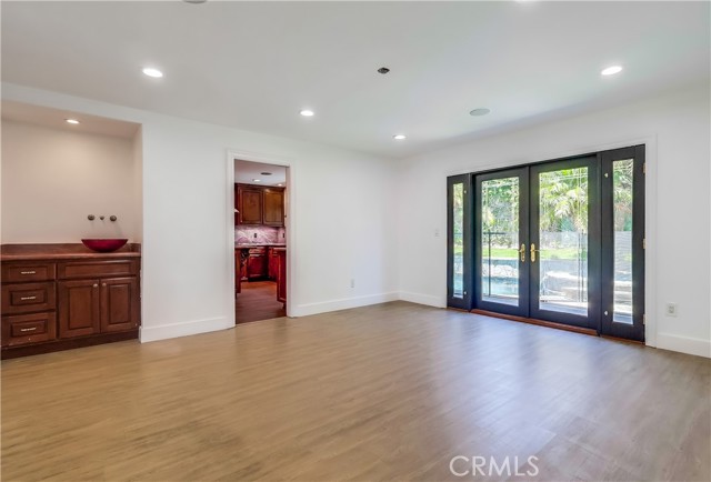 5528 Voletta Place, Valley Village CA: https://media.crmls.org/medias/2c01ddaa-4ad2-4cda-afae-7dc9e3fdce10.jpg