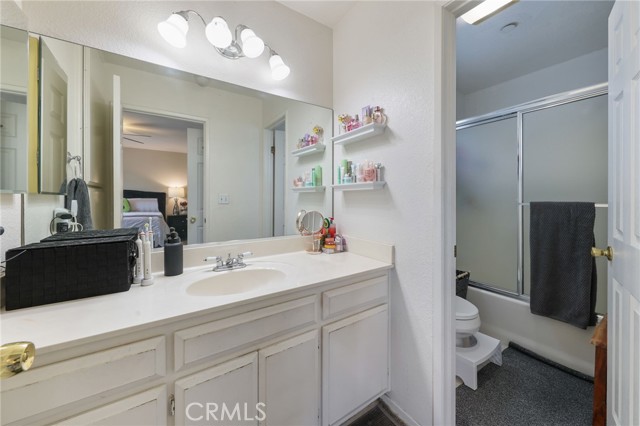 251 E Center Street, Covina CA: https://media.crmls.org/medias/2c02d3f5-bd9b-4c9b-8316-ac5a64fd735f.jpg