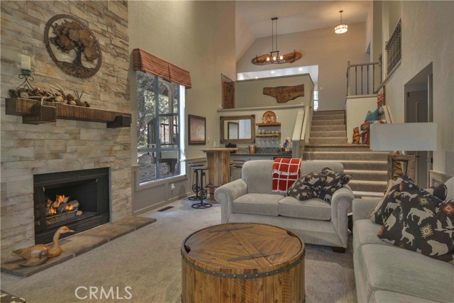 Detail Gallery Image 4 of 24 For 517 Sugar Pine Dr, Lake Arrowhead,  CA 92352 - 2 Beds | 2 Baths