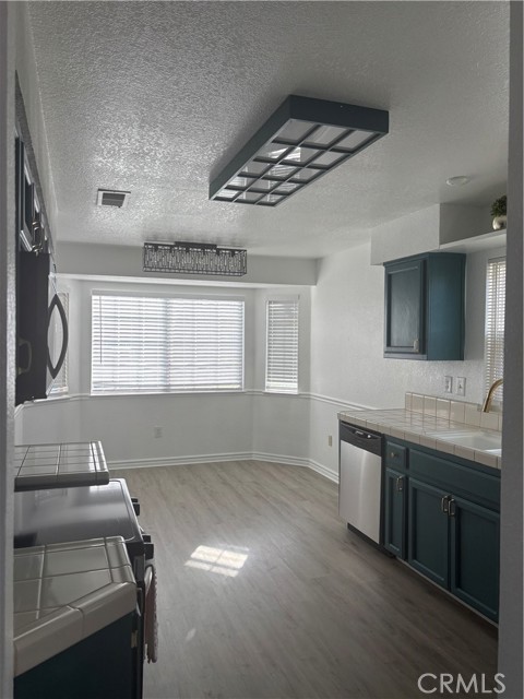 Detail Gallery Image 11 of 17 For 7704 River Mist Ave, Bakersfield,  CA 93313 - 3 Beds | 2 Baths