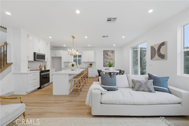 Detail Gallery Image 7 of 36 For 15534 Colorado Ave, Paramount,  CA 90723 - 4 Beds | 2/1 Baths