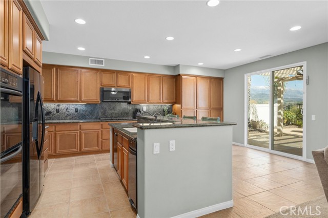 Detail Gallery Image 16 of 54 For 35590 Byron Trl, Beaumont,  CA 92223 - 4 Beds | 3 Baths