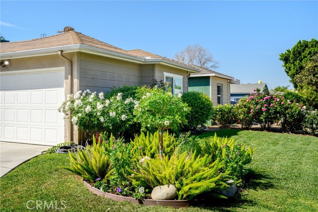 Detail Gallery Image 3 of 31 For 16814 Hartland, Lake Balboa,  CA 91406 - 3 Beds | 2 Baths