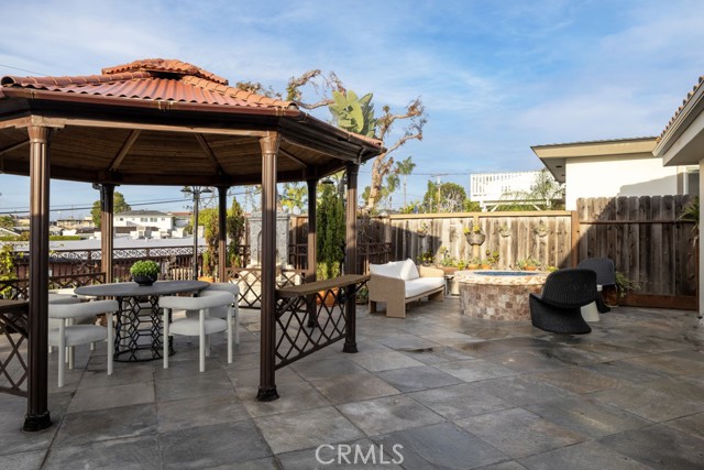 Detail Gallery Image 18 of 21 For 401 Holmwood, Newport Beach,  CA 92663 - 2 Beds | 2/1 Baths