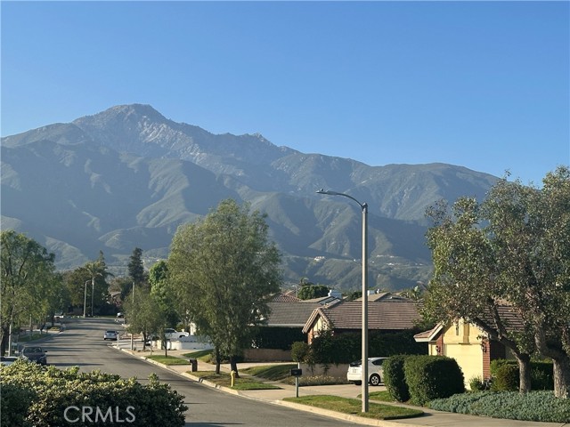 Detail Gallery Image 8 of 9 For 9545 Alta Loma Dr, Rancho Cucamonga,  CA 91737 - 5 Beds | 2/1 Baths