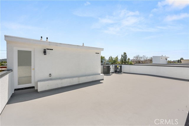 Detail Gallery Image 29 of 59 For 6503 N Contour Ln, North Hollywood,  CA 91606 - 3 Beds | 3/1 Baths