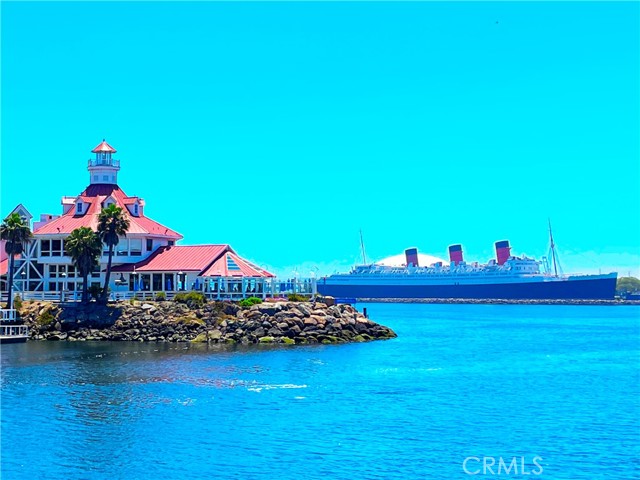 645 Chestnut Avenue, Long Beach CA: https://media.crmls.org/medias/2c089e9a-9747-4dc3-ab0e-4d431103d40a.jpg