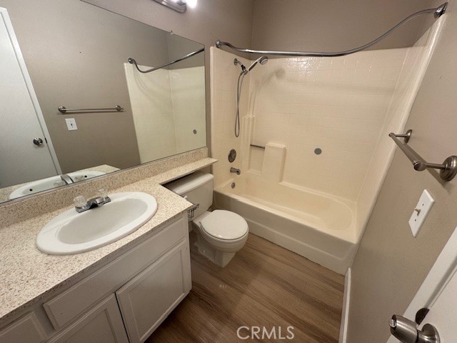 https://media.crmls.org/medias/2c0979de-e8db-4cd7-ab20-9428aae19ed9.jpg?preset=X-Large