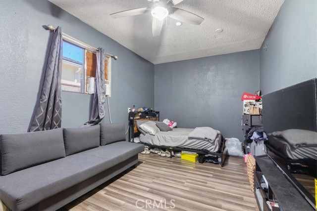 13273 Sunburst Street, Pacoima CA: https://media.crmls.org/medias/2c09ffa8-4913-4323-bb6a-9559ba43d61c.jpg