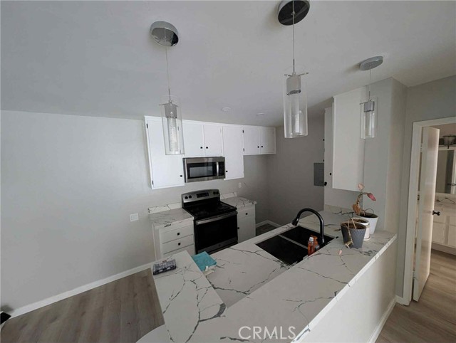 Detail Gallery Image 3 of 15 For 5460 White Oak Avenue #302, Encino,  CA 91316 - 2 Beds | 2 Baths