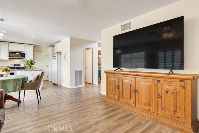 Detail Gallery Image 7 of 29 For 43359 via Sabino, Temecula,  CA 92592 - 4 Beds | 2/1 Baths