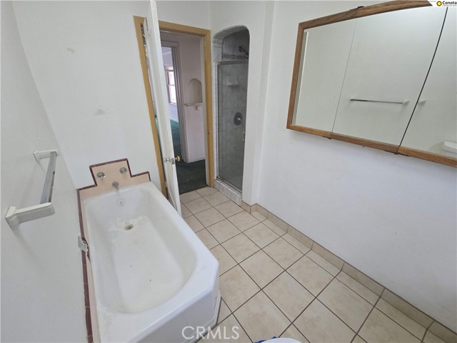 Detail Gallery Image 14 of 27 For 3581 E Alta, Fresno,  CA 93702 - 3 Beds | 2 Baths