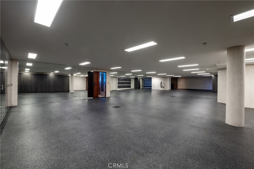 https://media.crmls.org/medias/2c0d3413-a1e3-4b02-94e7-18617e514308.jpg?preset=X-Large