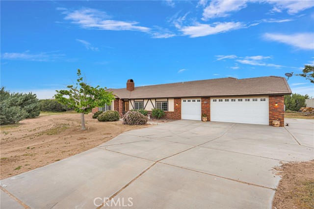 Detail Gallery Image 4 of 61 For 12830 Cedar, Hesperia,  CA 92344 - 3 Beds | 2/1 Baths