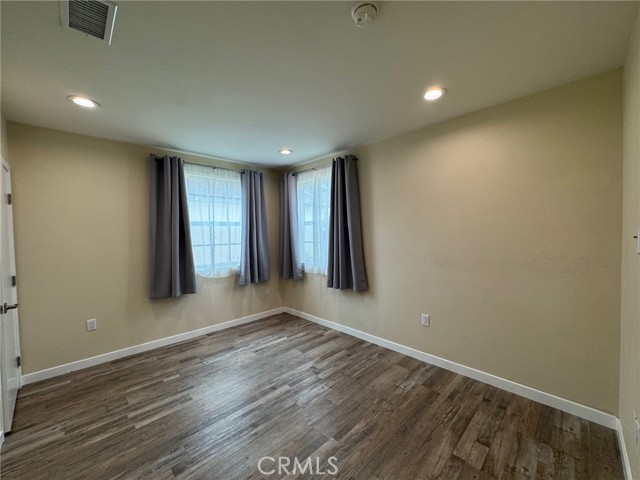 434 N Beachwood Drive, Burbank CA: https://media.crmls.org/medias/2c0e613d-fb3d-4861-ba1d-7a5f81aee3d5.jpg