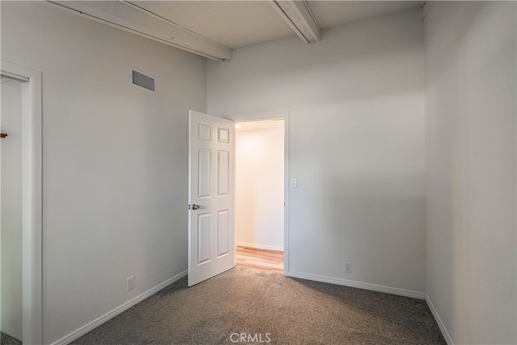https://media.crmls.org/medias/2c0f5d21-0783-4477-893b-d53ce08a8f7d.jpg?preset=X-Large