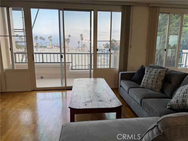 Detail Gallery Image 5 of 38 For 850 E Ocean Bld #B3,  Long Beach,  CA 90802 - 2 Beds | 2/1 Baths