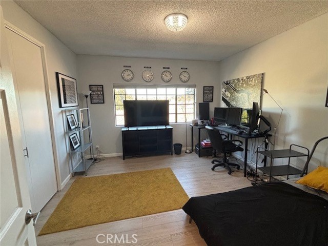Detail Gallery Image 5 of 7 For 4430 Noble Ave #202,  Sherman Oaks,  CA 91403 - 2 Beds | 2 Baths