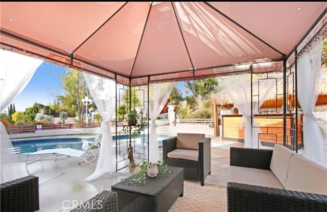 5694 Collins Place, Woodland Hills CA: https://media.crmls.org/medias/2c109f6f-4be6-463d-91b0-7a02fd36e7bb.jpg