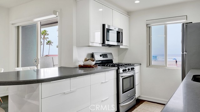 1202 N Pacific Street, Oceanside CA: https://media.crmls.org/medias/2c10c1c3-c689-47e9-95f5-19a63dbfbbf7.jpg
