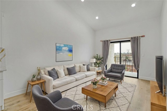 1410 Coranado Avenue, Long Beach CA: https://media.crmls.org/medias/2c10e3c5-1c50-443b-b3ab-f98c576c91f9.jpg