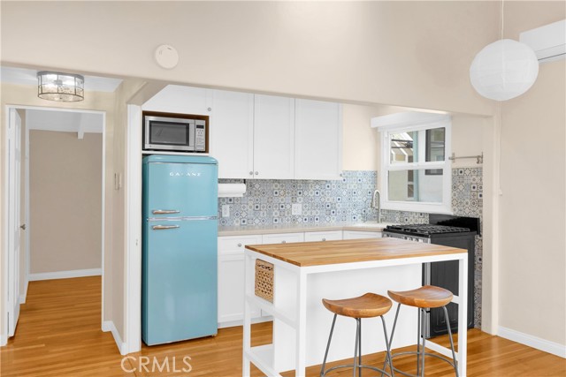 220 Cliff Drive, Laguna Beach CA: https://media.crmls.org/medias/2c10e874-dd86-43a1-b206-c2334d433163.jpg
