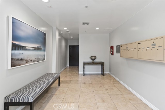Detail Gallery Image 22 of 29 For 11633 Chenault St #202,  Los Angeles,  CA 90049 - 2 Beds | 2/1 Baths
