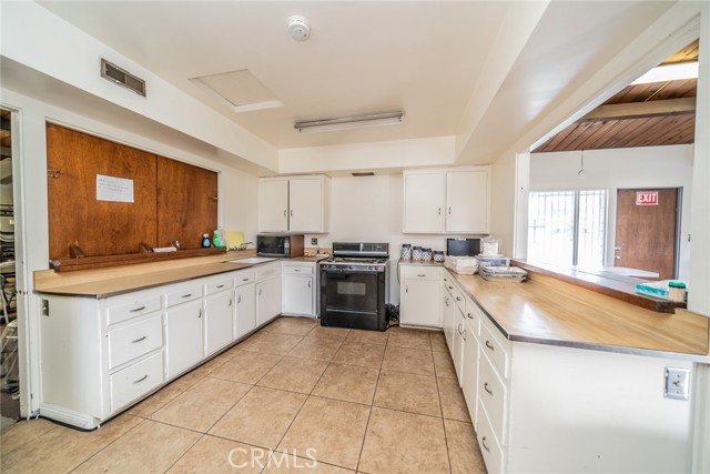 711 W C, Colton CA: https://media.crmls.org/medias/2c11997a-7650-4e46-80b7-659743dd9e79.jpg