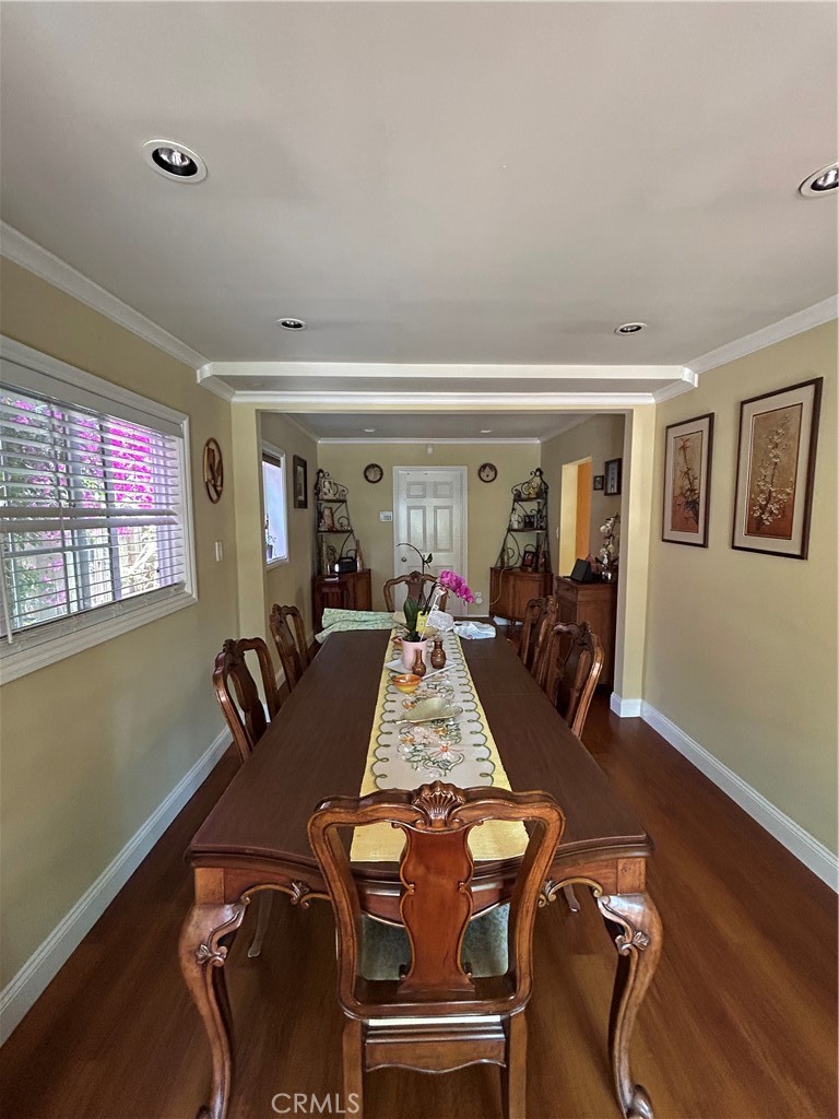https://media.crmls.org/medias/2c11daf8-4ebf-45a4-a216-226244323331.jpg?preset=X-Large