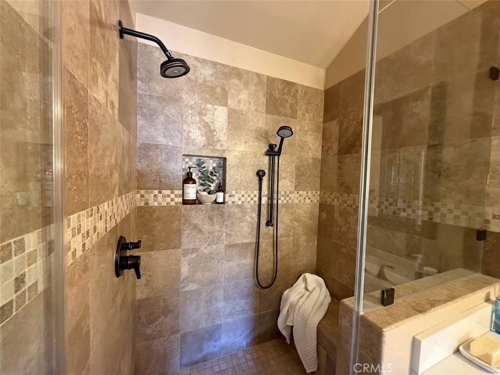 https://media.crmls.org/medias/2c12728c-9ed4-4800-9765-1efb0ec95664.jpg?preset=X-Large