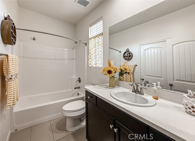 26707 Lexington Lane, Saugus CA: https://media.crmls.org/medias/2c12899b-1aa0-4fae-a4f5-3012d964092b.jpg
