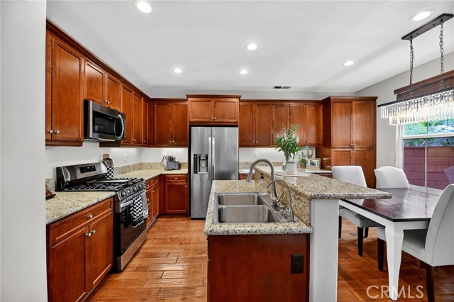 Detail Gallery Image 12 of 58 For 40265 Danbury Ct, Temecula,  CA 92591 - 3 Beds | 2/1 Baths