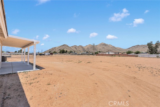20020 Symeron Road, Apple Valley CA: https://media.crmls.org/medias/2c14d9b3-f014-4661-b178-7d753f42014c.jpg