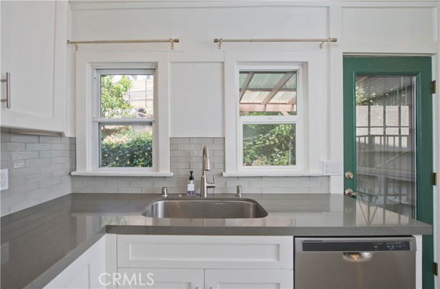 Detail Gallery Image 7 of 28 For 1639 Redcliff #1/2,  Los Angeles,  CA 90026 - 2 Beds | 1 Baths