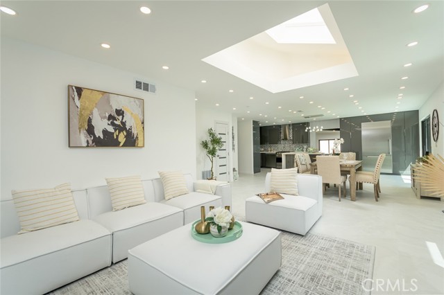 Detail Gallery Image 9 of 48 For 19806 Needles, Chatsworth,  CA 91311 - 3 Beds | 3 Baths