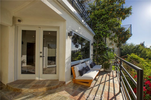 3863 Sherwood Place, Sherman Oaks CA: https://media.crmls.org/medias/2c173bcc-47ee-46b0-921e-e0cd4f5418e7.jpg