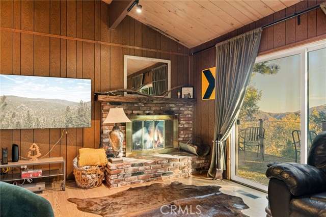 Detail Gallery Image 6 of 46 For 999 Mercury Way, Crestline,  CA 92325 - 4 Beds | 3/1 Baths