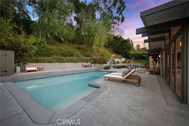 Detail Gallery Image 37 of 51 For 4750 Poe Ave, Woodland Hills,  CA 91364 - 4 Beds | 4 Baths