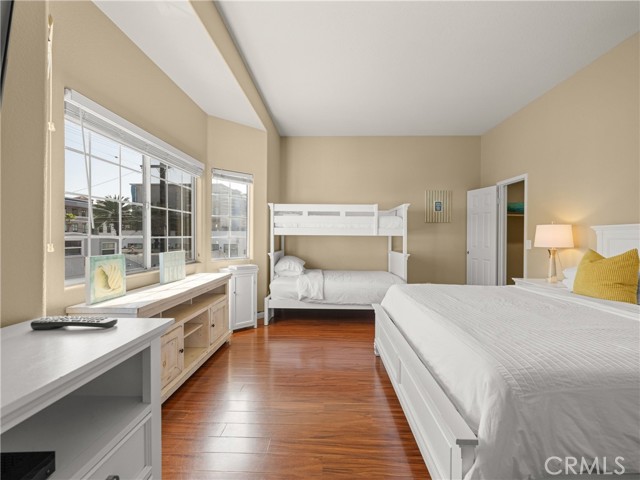 Detail Gallery Image 24 of 34 For 210 6th, Huntington Beach,  CA 92648 - 3 Beds | 2/2 Baths