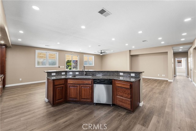 43309 45th W Street, Lancaster CA: https://media.crmls.org/medias/2c1c45b7-510d-423b-acdc-dcc37e09e3a3.jpg
