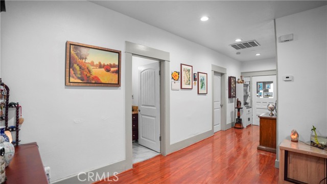 Detail Gallery Image 10 of 18 For 688 E 11th St, Pomona,  CA 91766 - 3 Beds | 2 Baths