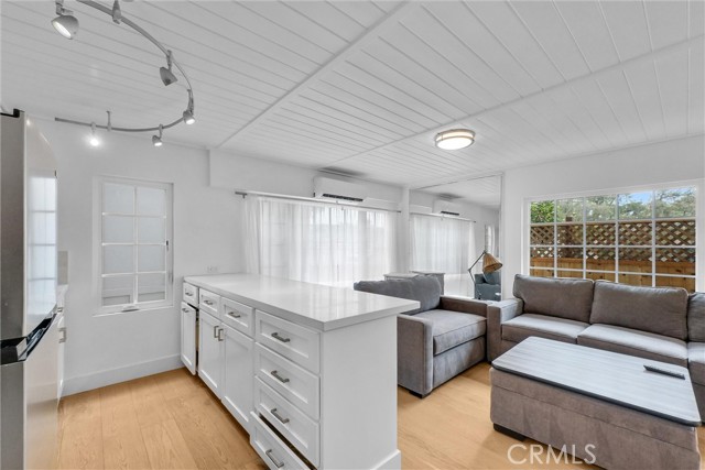 Detail Gallery Image 11 of 23 For 575 Through #B,  Laguna Beach,  CA 92651 - 1 Beds | 1 Baths