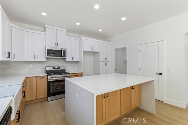 2504 N Fitzsimmons Avenue, Rialto CA: https://media.crmls.org/medias/2c1effed-76dc-4f17-b4ac-499330b428c6.jpg