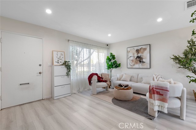 8482 Benjamin Drive, Huntington Beach CA: https://media.crmls.org/medias/2c1f5c65-e25e-4adf-b6ef-2cd96920d8bf.jpg