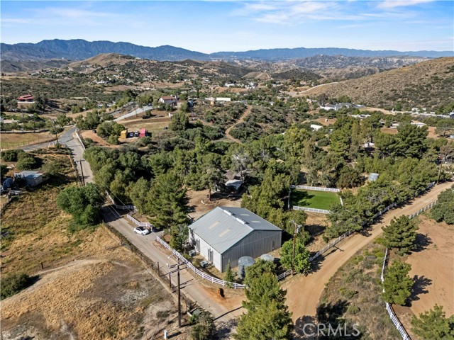 Detail Gallery Image 4 of 22 For 32651 Teller Ave, Agua Dulce,  CA 91390 - 2 Beds | 1 Baths