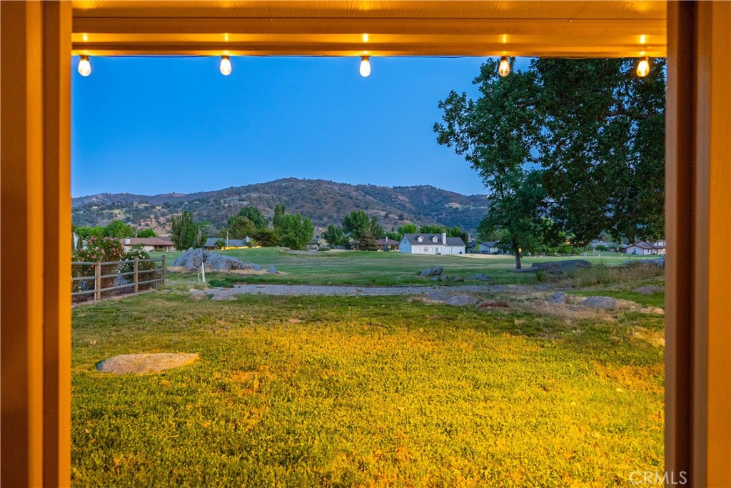 https://media.crmls.org/medias/2c1f73c8-c95c-423c-bc02-c9d9418b3ea8.jpg?preset=X-Large