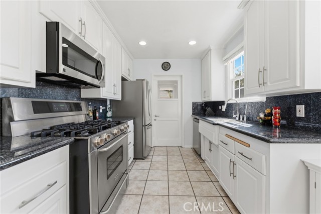 Detail Gallery Image 8 of 27 For 6524 Forbes, Lake Balboa,  CA 91406 - 3 Beds | 2 Baths