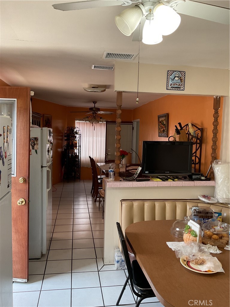https://media.crmls.org/medias/2c2102b3-311a-43c0-ac50-47d9bc254e85.jpg?preset=X-Large