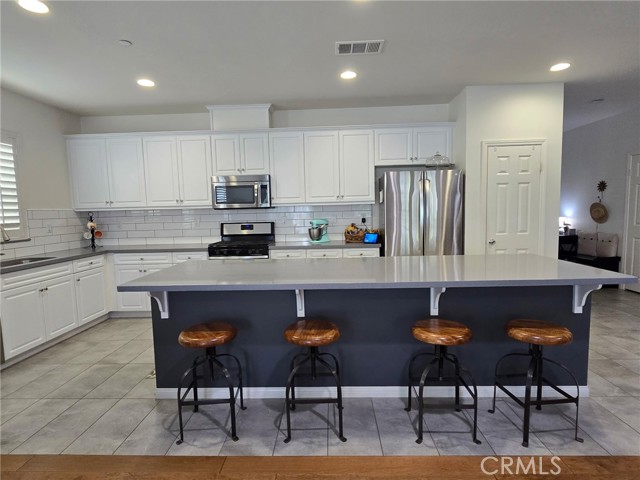 Detail Gallery Image 3 of 11 For 34721 Leather Ct, Murrieta,  CA 92563 - 3 Beds | 2 Baths