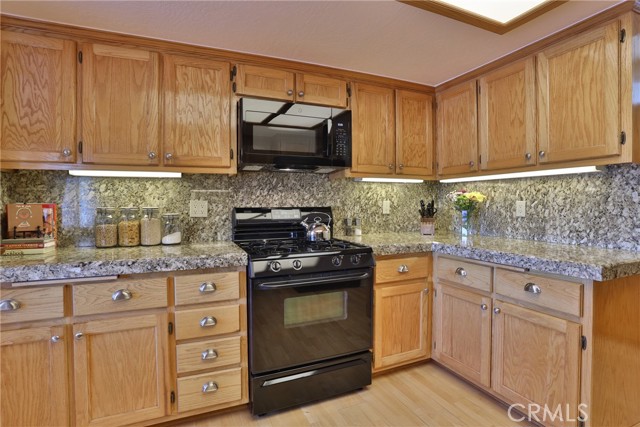 Detail Gallery Image 18 of 65 For 27720 St Bernard Ln, Lake Arrowhead,  CA 92352 - 4 Beds | 3 Baths